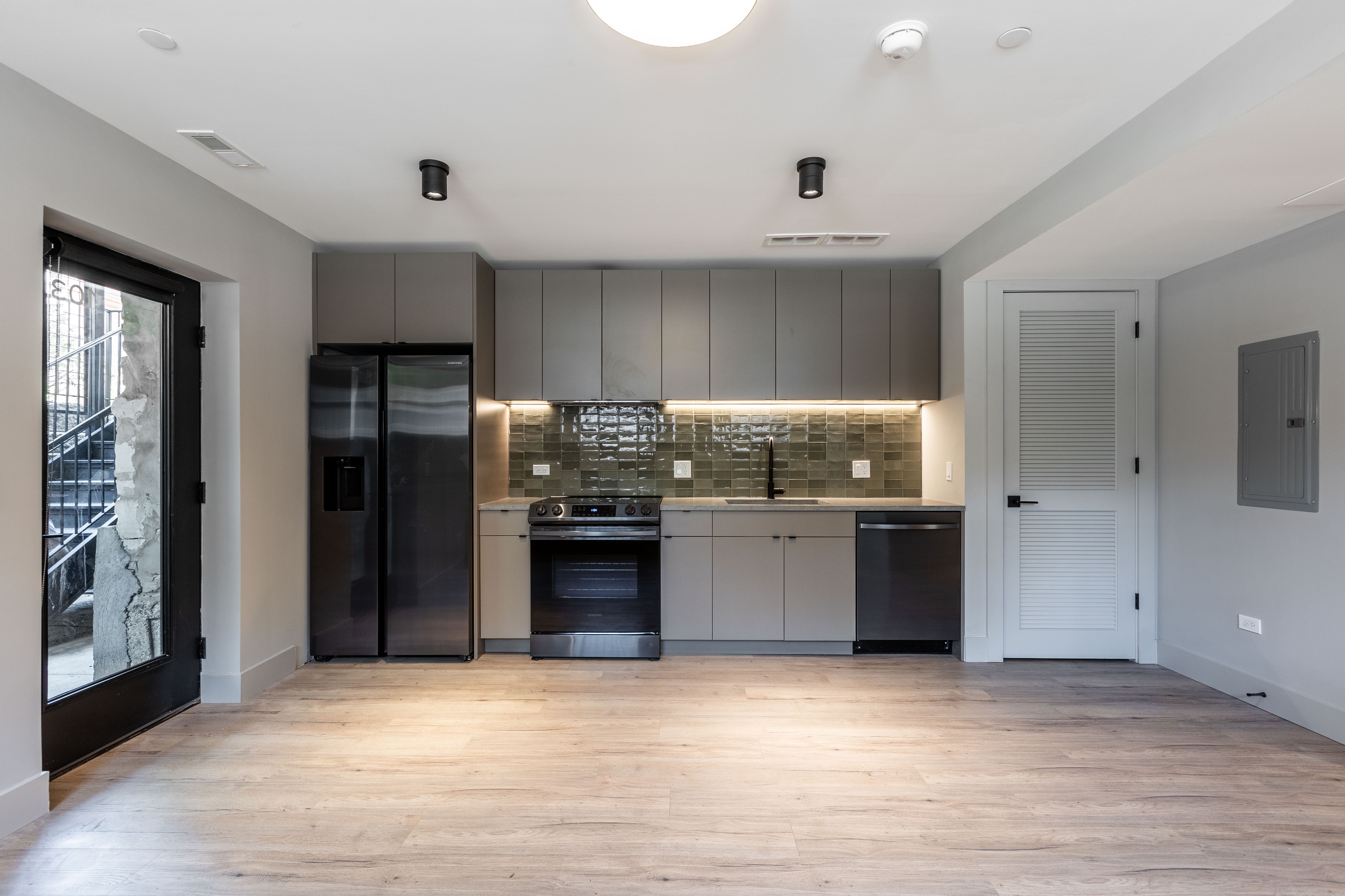 Kedzie Lodge - Unit #103